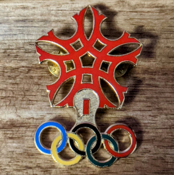 1988 Calgary Olympics Pin - Large Vintage Olympic Rings and Snowflake Brooch - Picture 5 of 6